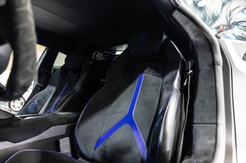 2016 Lamborghini Aventador LP 750-4 SV