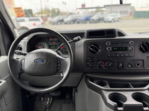 2013 Ford E-Series E-350 SD XLT