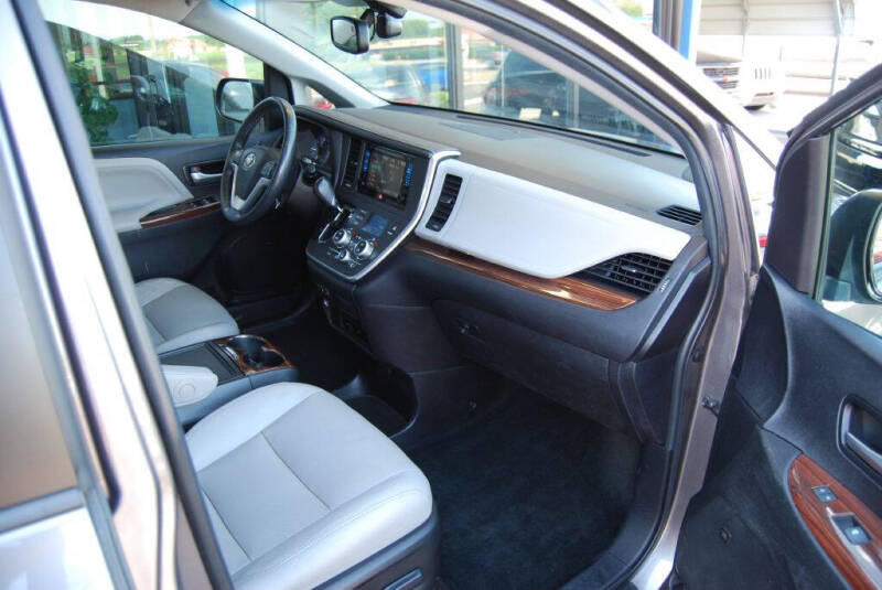 2015 Toyota Sienna