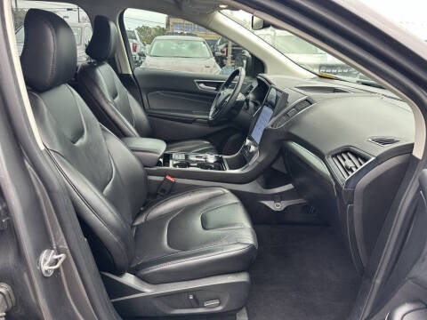 2022 Ford Edge Titanium