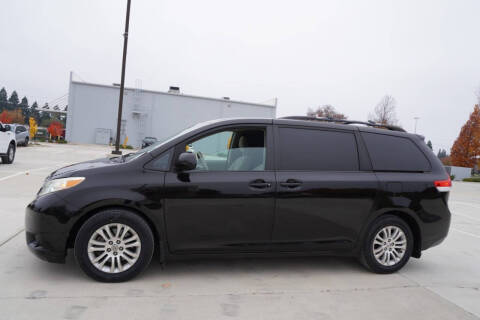 2013 Toyota Sienna LE 7-Passenger Auto Access Seat