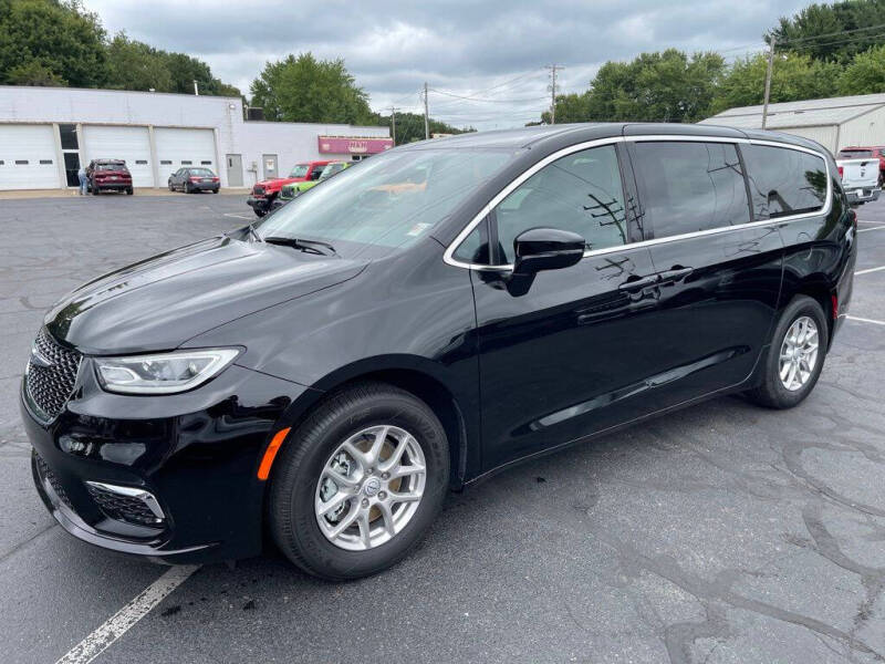 2026 Chrysler Pacifica Select