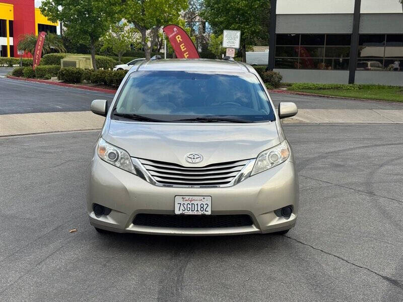 2015 Toyota Sienna LE 8-Passenger