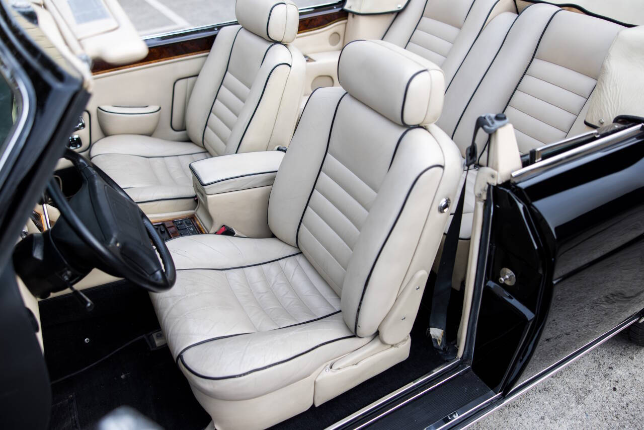 1991 Rolls-Royce Corniche 29
