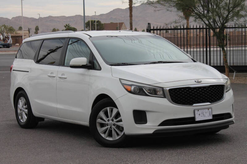2016 Kia Sedona LX's photo