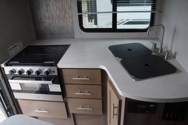 2025 Adventurer 86FB