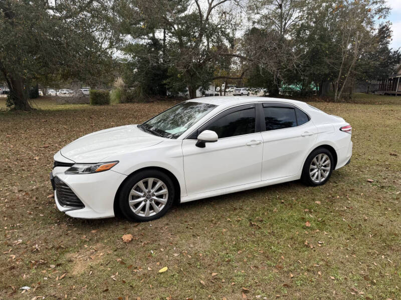 2018 Toyota Camry LE's photo