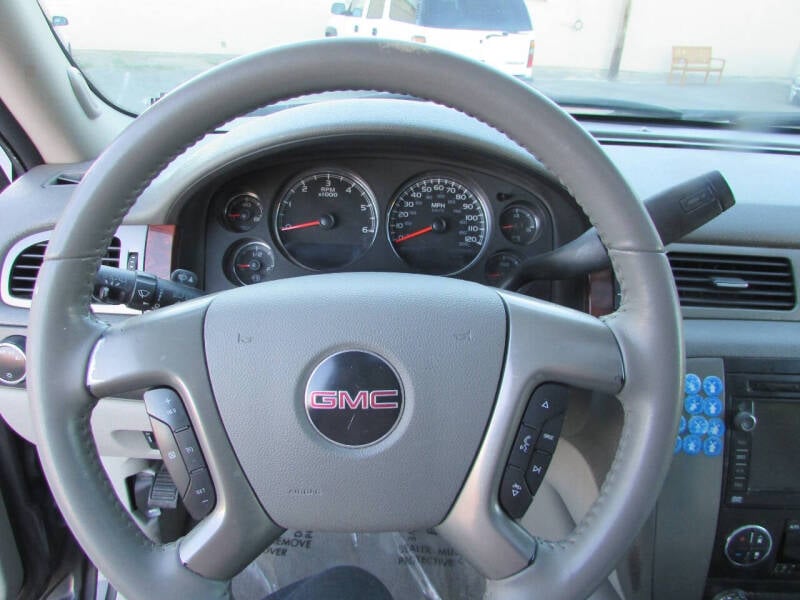 2010 GMC Yukon XL SLT1 photo 25