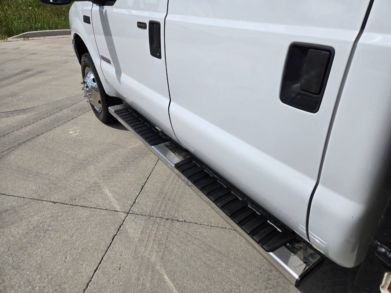 2004 Ford F-550 Super Duty 20