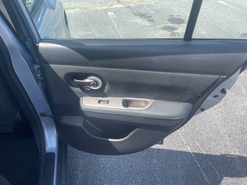 2011 Nissan Versa 1.8 S