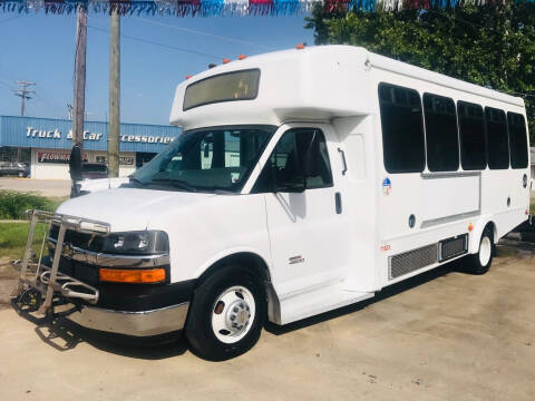 2011 Chevrolet Express Cutaway for sale at SPEEDWAY MOTORS in Alexandria LA