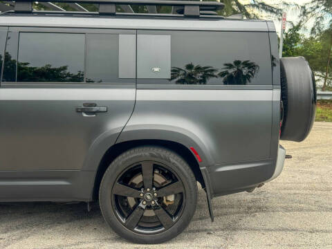 2023 Land Rover Defender 130 SE