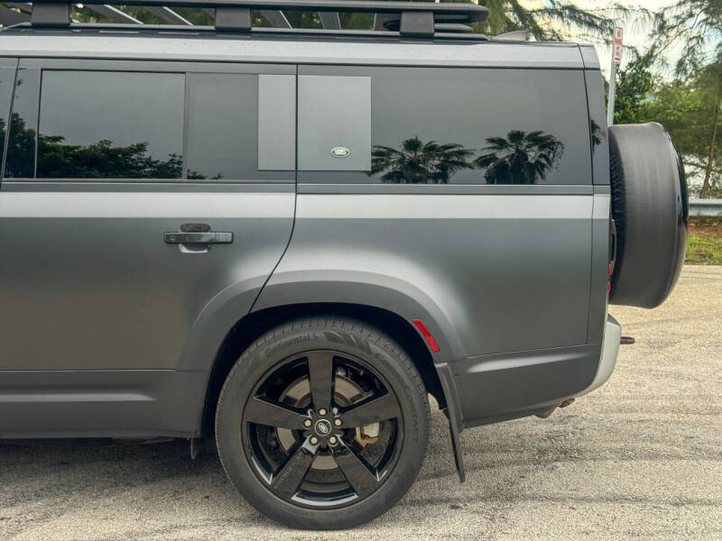 2023 Land Rover Defender 130 SE