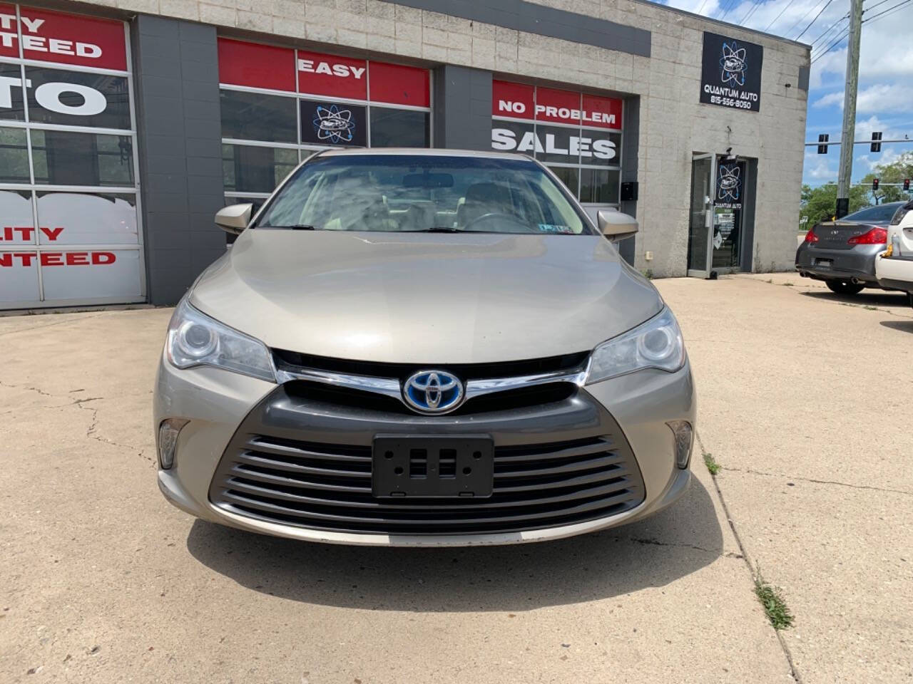 2015 Toyota Camry Hybrid for sale at Quantum Auto Co in Plainfield, IL