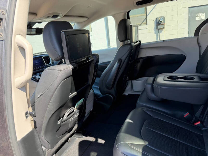 2017 Chrysler Pacifica Touring-L Plus
