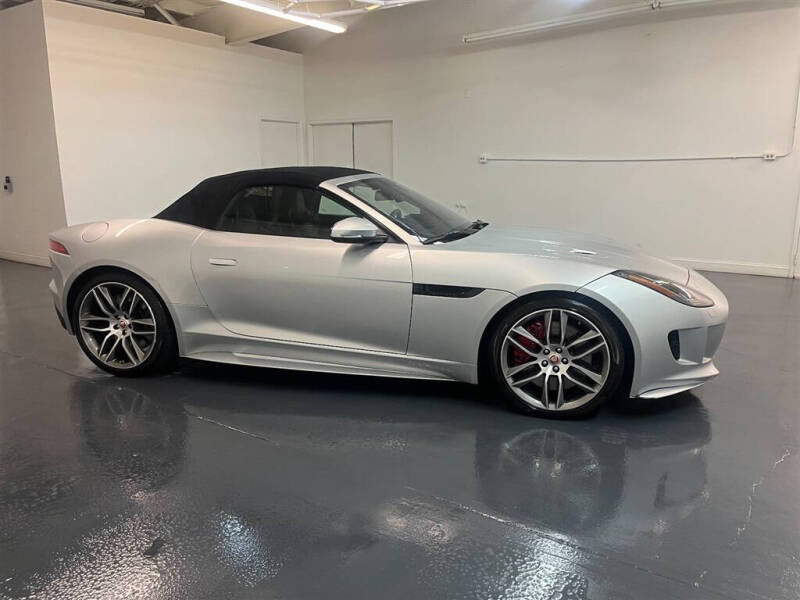 2017 Jaguar F-TYPE R