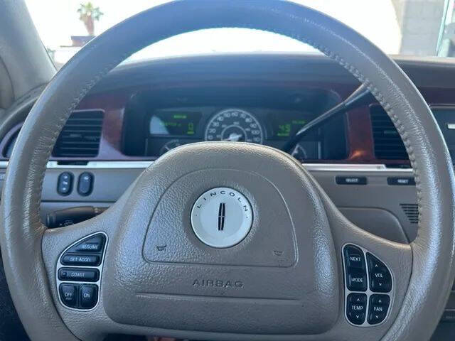 2004 Lincoln Town Car Signature