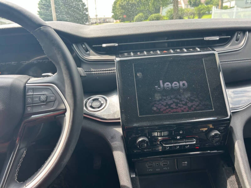 2022 Jeep Grand Cherokee L Laredo