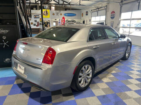 2017 Chrysler 300 Limited