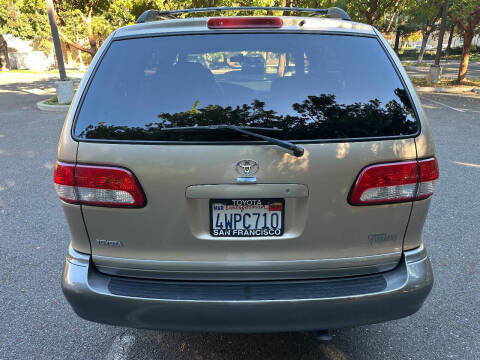 2002 Toyota Sienna LE