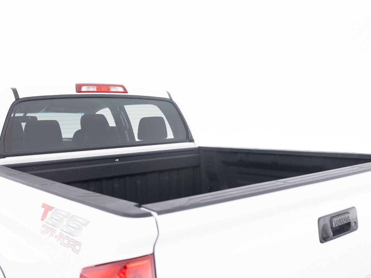 Used Car 2017 Toyota Tundra  Sr5 4x4 4dr Crewmax Cab Pickup Sb (5.7l V8 Ffv) For Sale Under $30,000 In Coal City, Illinois