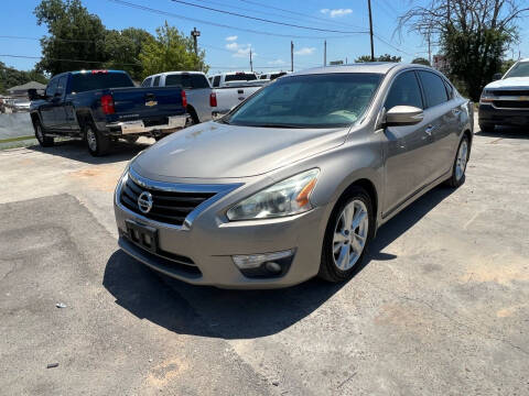 2015 Nissan Altima for sale at RODRIGUEZ MOTORS CO. in Houston TX