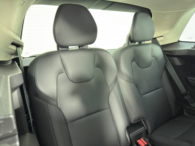 2024 Volvo XC90 Recharge T8 Core Bright Theme