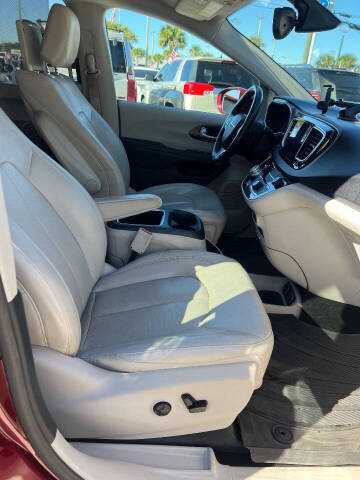 2017 Chrysler Pacifica Touring-L Plus