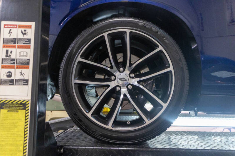 2017 Dodge Challenger 392 HEMI Scat Pack Shaker