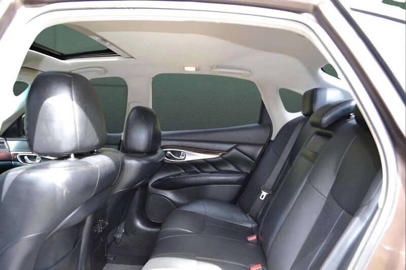 2015 Infiniti Q70 3.7