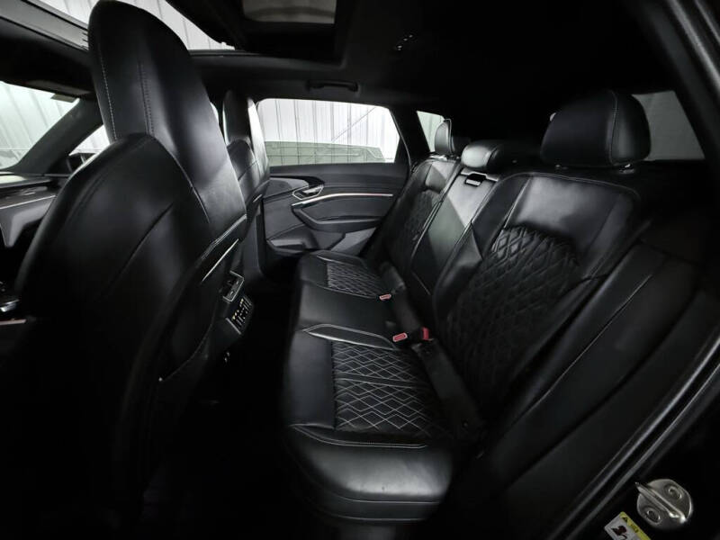 2022 Audi e-tron S quattro Premium Plus