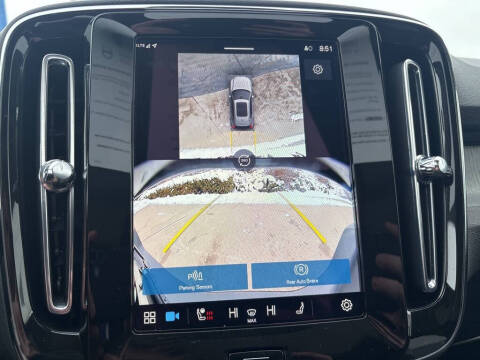 2025 Volvo XC40 B5 Plus Bright Theme