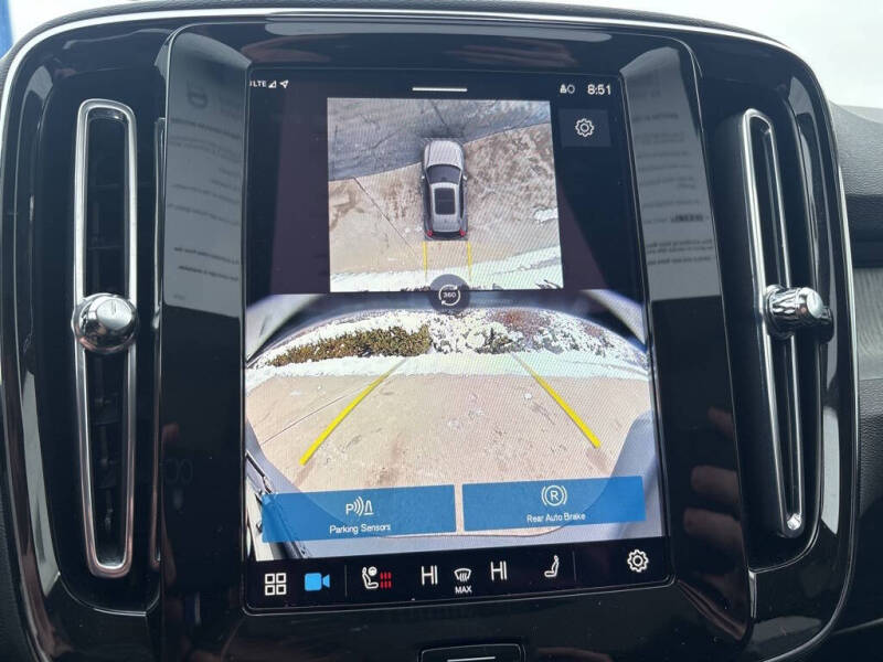 2025 Volvo XC40 B5 Plus Bright Theme