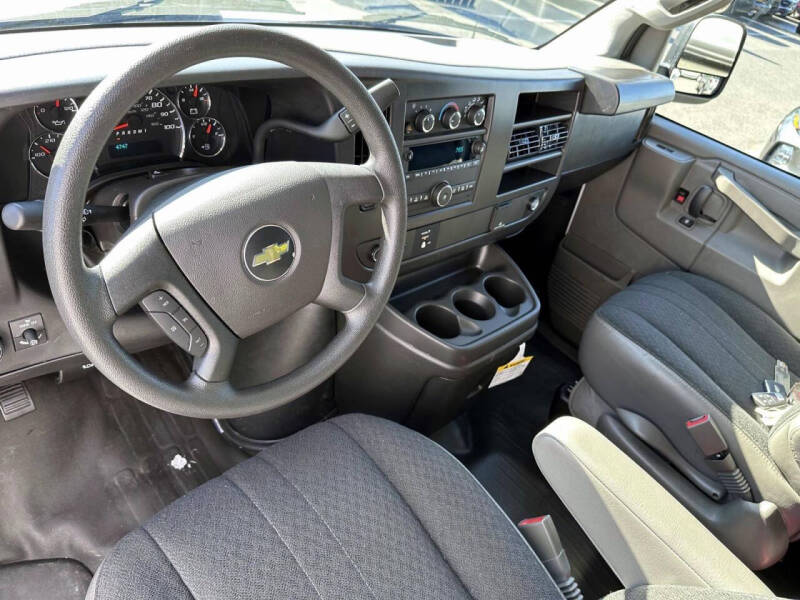 2025 Chevrolet Express 2500