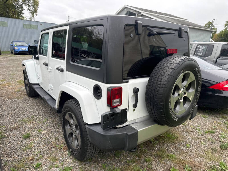 2017 Jeep Wrangler Unlimited Sahara photo 3