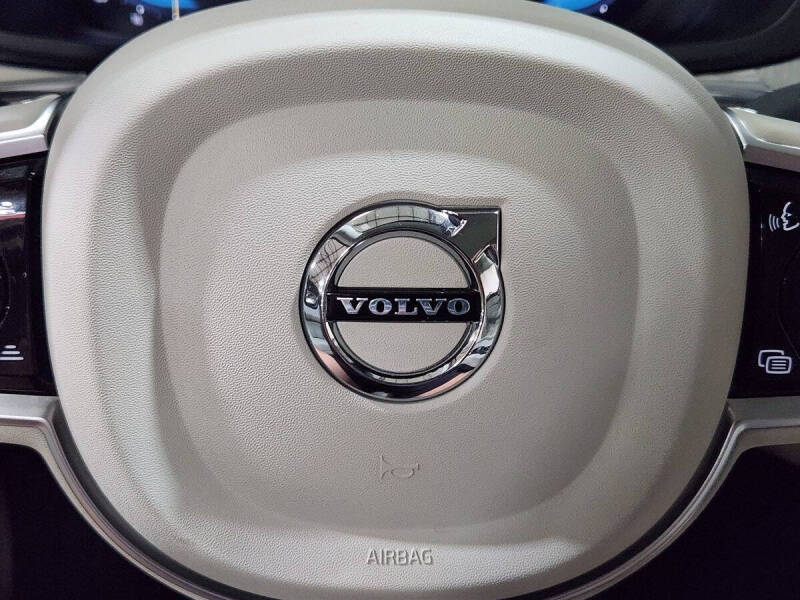 2023 Volvo XC60 Recharge T8 Plus Bright Theme