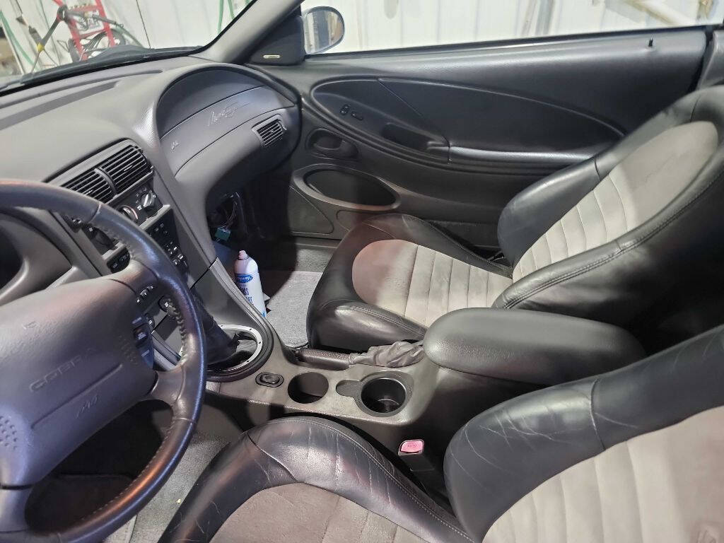 2001 Ford Mustang SVT Cobra 38