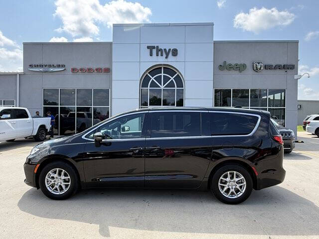2025 Chrysler Pacifica Select
