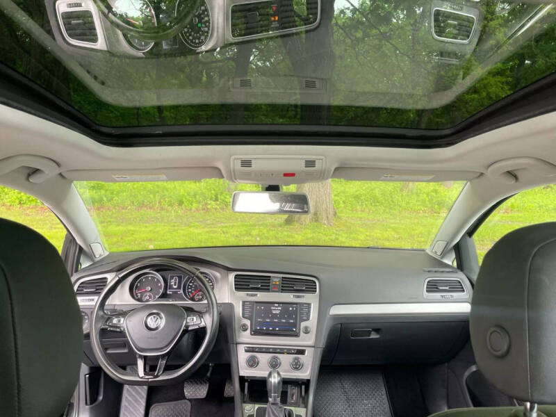 2017 Volkswagen Golf SportWagen