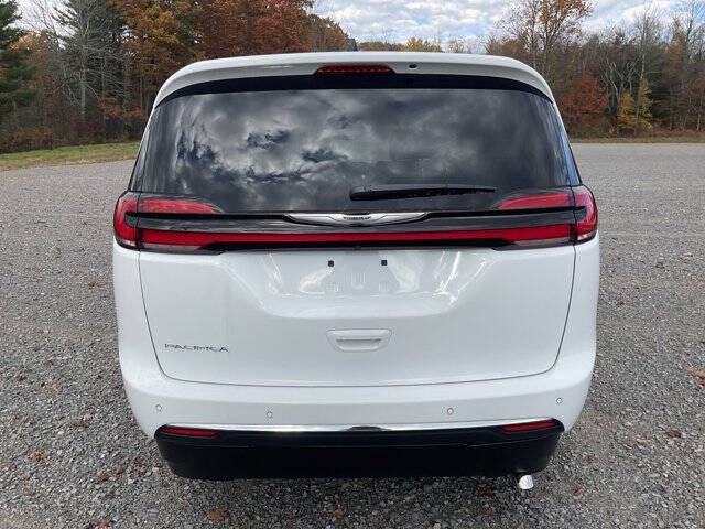 2024 Chrysler Pacifica Touring