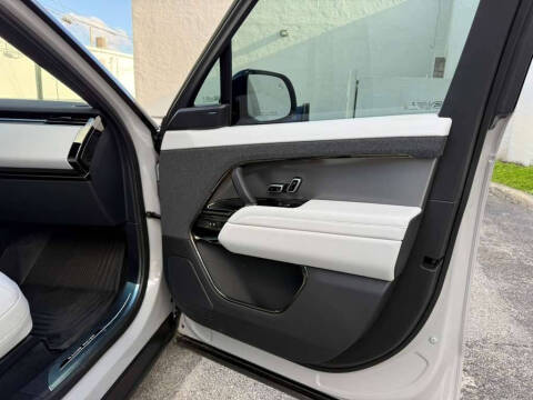 2025 Land Rover Range Rover Sport P360 SE