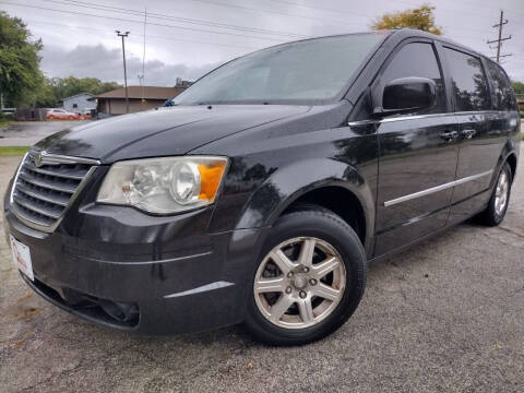 2009 Chrysler Town and Country for sale at Car Castle in Zion IL