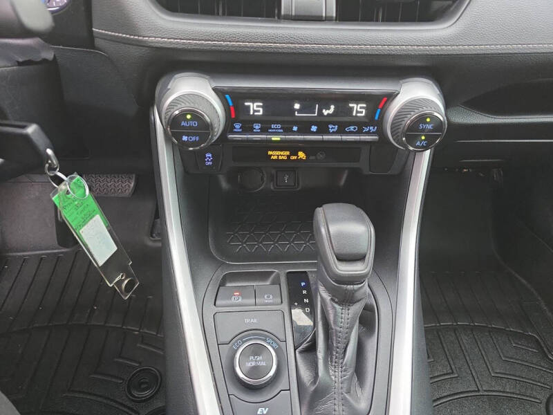 2020 Toyota RAV4 Hybrid LE