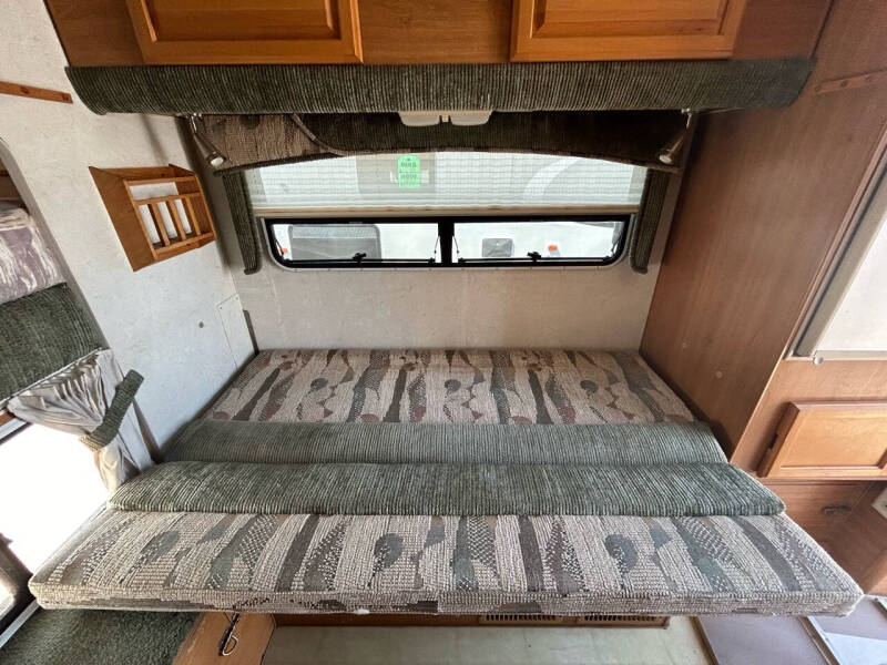 2005 Lance CAMPER 920