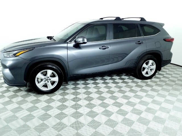 Used 2024 Toyota Highlander LE with VIN 5TDKDRBHXRS537327 for sale in Peoria, AZ