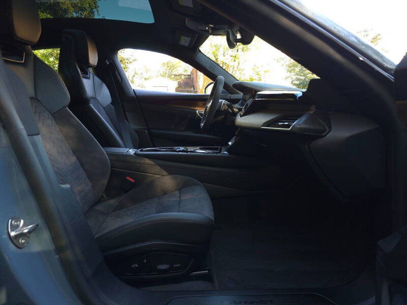 2023 Audi e-tron GT quattro Premium Plus