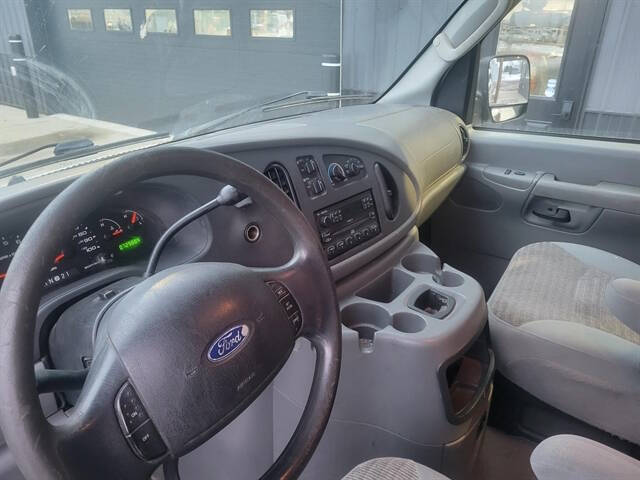 2004 Ford E-Series E-350 SD XLT