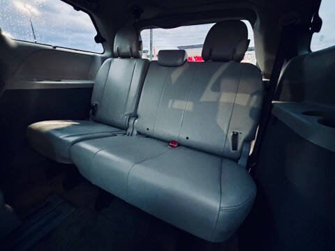 2013 Toyota Sienna XLE Mobility 7-Passenger