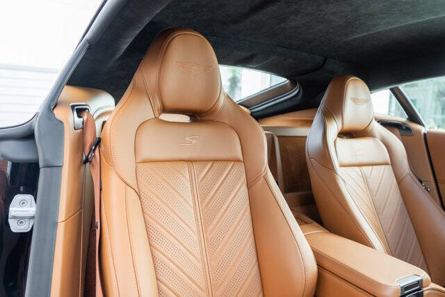 2026 Aston Martin Vantage 33