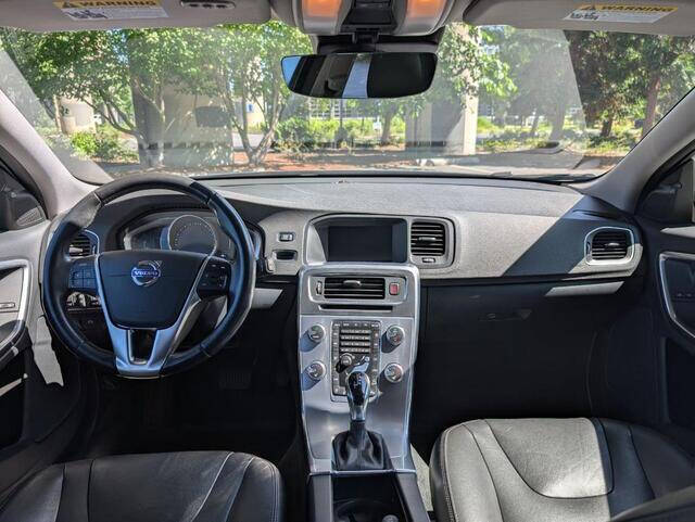 2018 Volvo V60 Cross Country T5 Premier